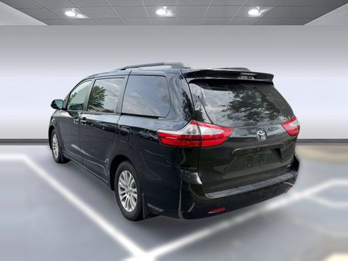 Used 2016 Toyota Sienna XLE w/ XLE Navigation Package FWD image 3