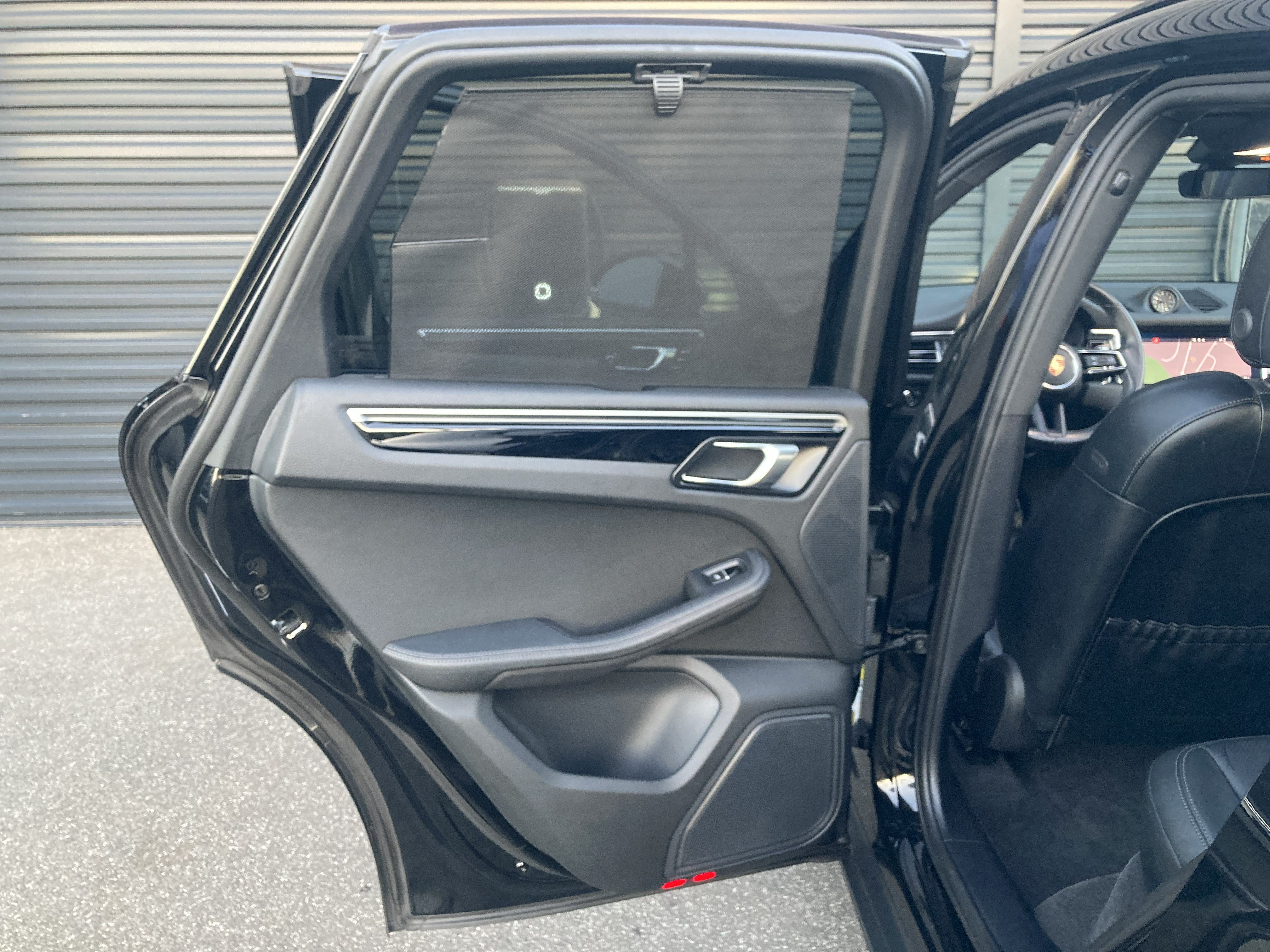 Certified 2024 Porsche Macan AWD/4WD image 27