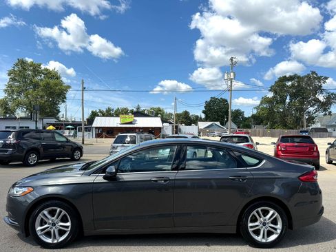 Used 2018 Ford Fusion SE image 2
