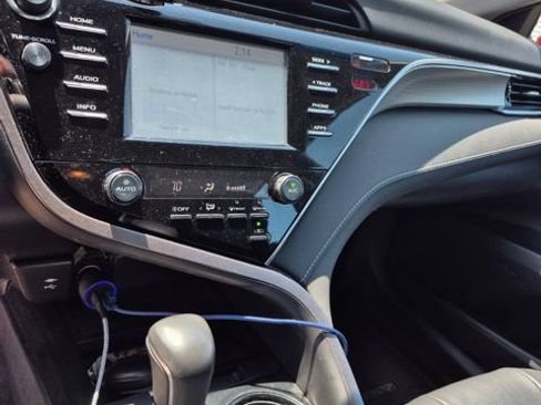 Used 2018 Toyota Camry SE FWD image 6