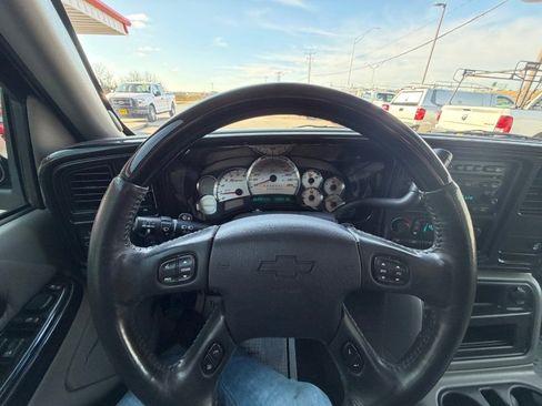 Used 2006 Chevrolet Avalanche Z71 w/ Sun And Sound Package image 19