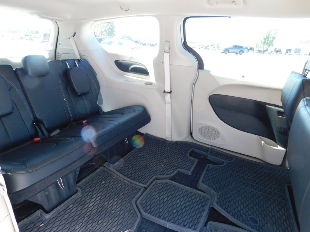 Used 2024 Chrysler Pacifica Touring-L w/ Road Tripper Package AWD/4WD image 5