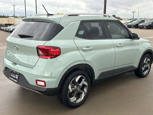 Used 2025 Hyundai Venue SEL FWD image 13