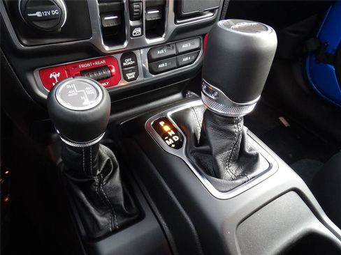 New 2025 Jeep Gladiator Rubicon image 32