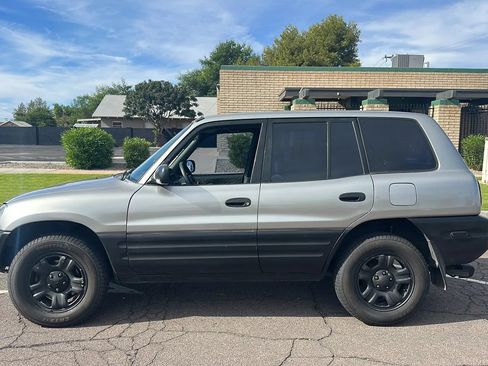 Used 1999 Toyota RAV4 2WD 4-Door image 39