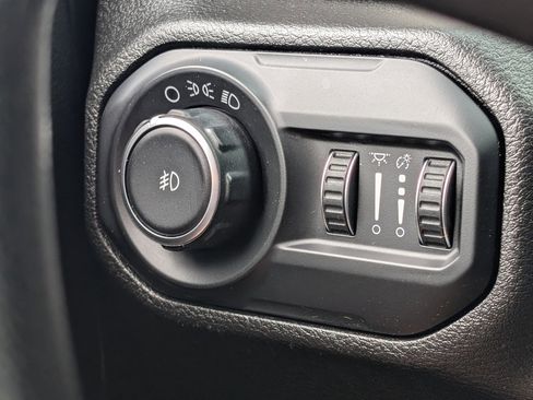 Used 2020 Jeep Wrangler Sport image 32