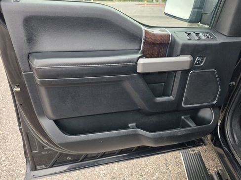 Used 2015 Ford F150 Platinum w/ Equipment Group 701A Luxury image 17