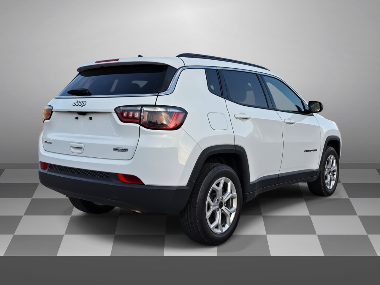 Used 2025 Jeep Compass Latitude AWD/4WD image 6
