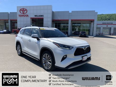 Certified 2021 Toyota Highlander Platinum AWD/4WD image 1