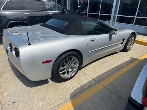 Used 2000 Chevrolet Corvette Convertible w/ Memory Pkg image 4