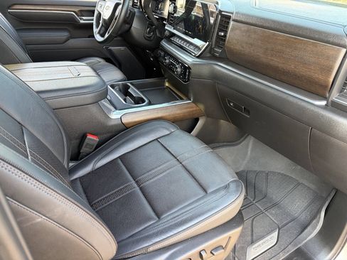 Used 2025 Chevrolet Silverado 2500 High Country w/ High Country Premium Package AWD/4WD image 13