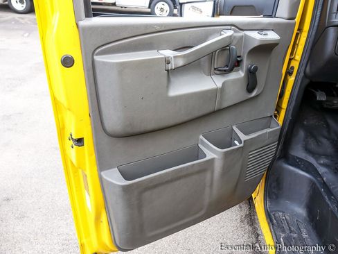 Used 2018 GMC Savana 3500 Extended w/ Driver Convenience Package image 16