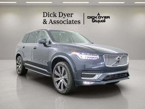 Used 2025 Volvo XC90 B6 Plus w/ Protection Package Premier image 12