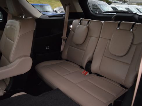 Used 2023 Ford Explorer XLT w/ Equipment Group 202A image 9