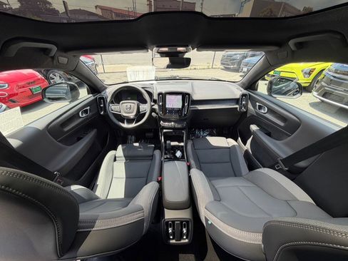 Used 2023 Volvo C40 Recharge Core AWD/4WD image 20