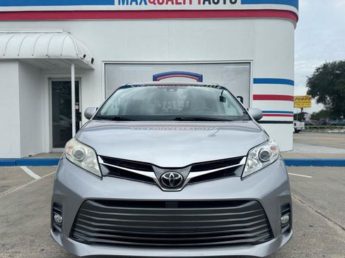 Used 2018 Toyota Sienna XLE FWD image 9