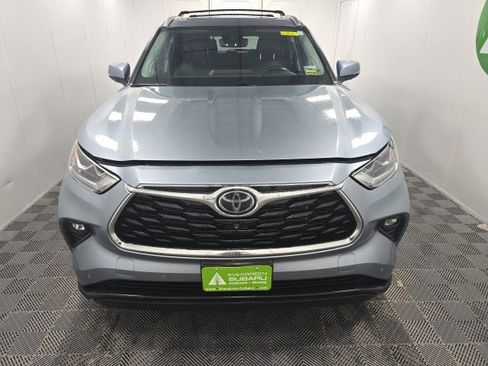 Used 2021 Toyota Highlander Limited AWD/4WD image 2