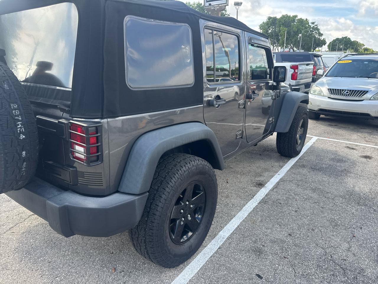 Used 2016 Jeep Wrangler Unlimited Sport w/ Connectivity Group AWD/4WD image 6