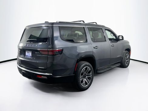 Used 2022 Jeep Wagoneer Series III AWD/4WD image 5