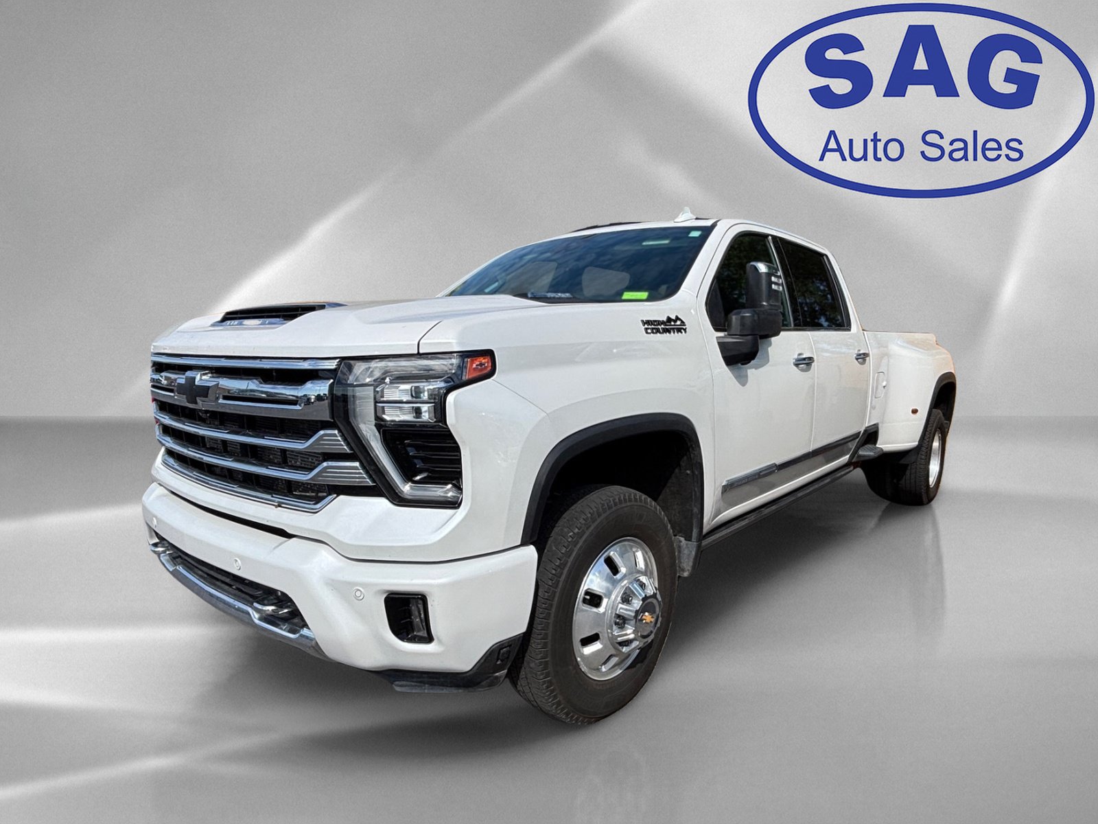 Used 2024 Chevrolet Silverado 3500 High Country w/ High Country Premium Package AWD/4WD image 5