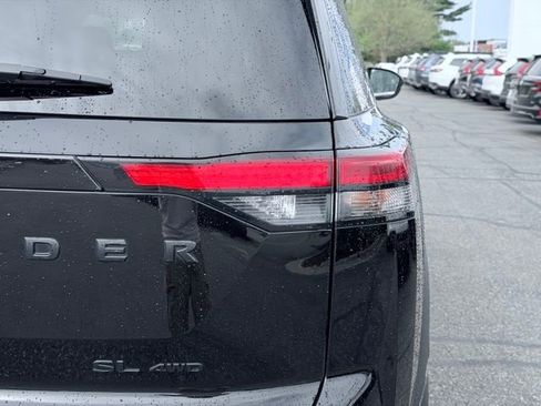 Used 2024 Nissan Pathfinder SL w/ Black Appearance Package AWD/4WD image 8