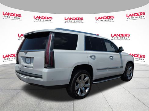 Used 2020 Cadillac Escalade Luxury RWD image 3