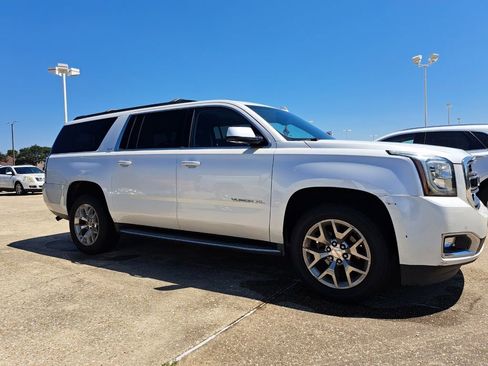 Used 2017 GMC Yukon XL SLT w/ Open Road Package RWD image 3