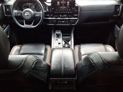 Used 2025 Nissan Pathfinder SL w/ SL Premium Package FWD image 10