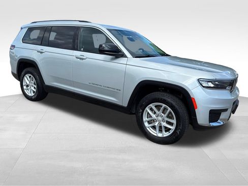 Used 2023 Jeep Grand Cherokee L Laredo RWD image 8