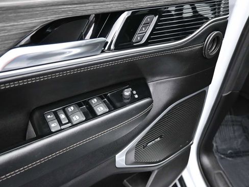 Used 2023 Jeep Wagoneer L Series III w/ Preferred Equipment Group image 10