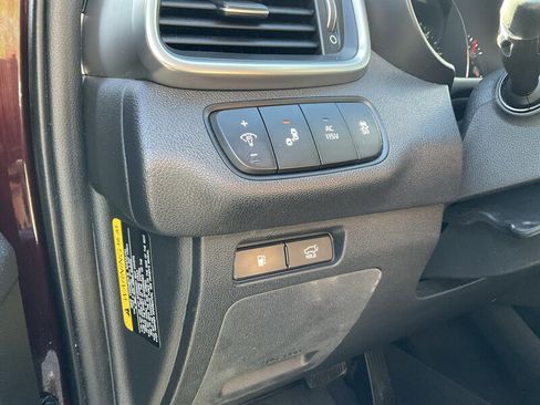 Used 2017 Kia Sorento SX image 25