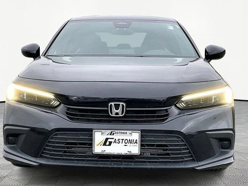 Used 2023 Honda Civic Sport image 2
