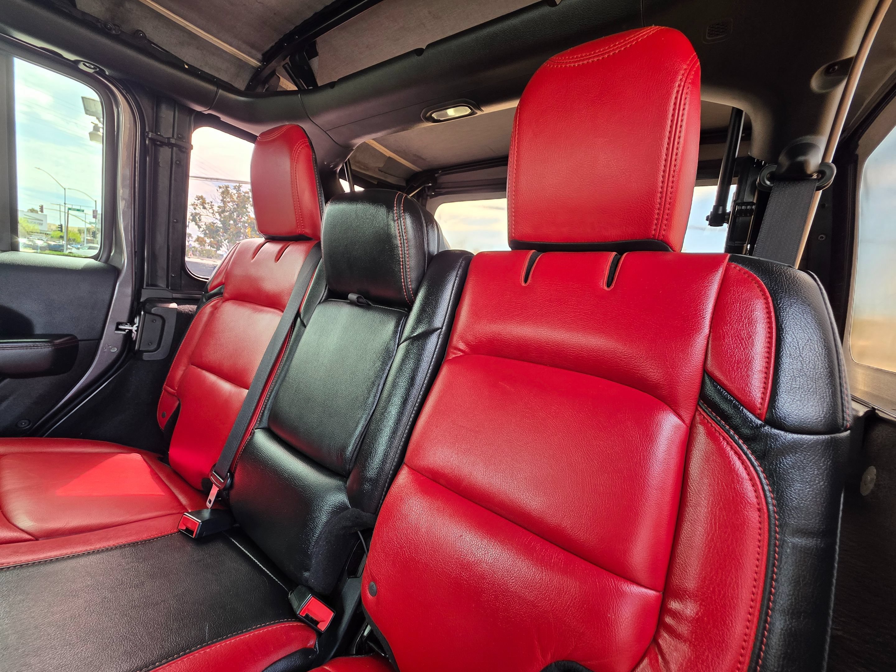 Used 2018 Jeep Wrangler Unlimited Rubicon w/ Dual Top Group AWD/4WD image 22