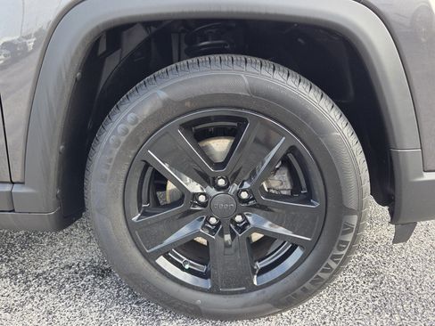 Used 2022 Jeep Compass Latitude FWD image 9