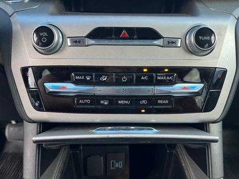 Used 2022 Ford Explorer XLT w/ Equipment Group 202A RWD image 23