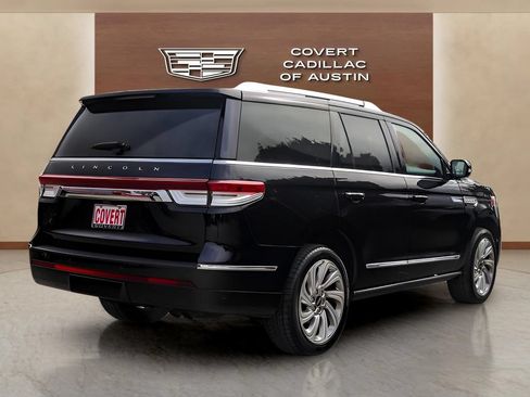 Used 2024 Lincoln Navigator Reserve AWD/4WD image 4