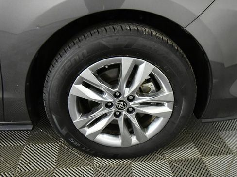 Used 2024 Toyota Sienna Limited image 17