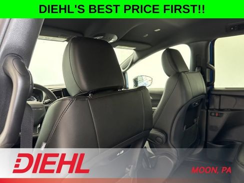 New 2027 Chrysler Pacifica Select AWD/4WD image 21