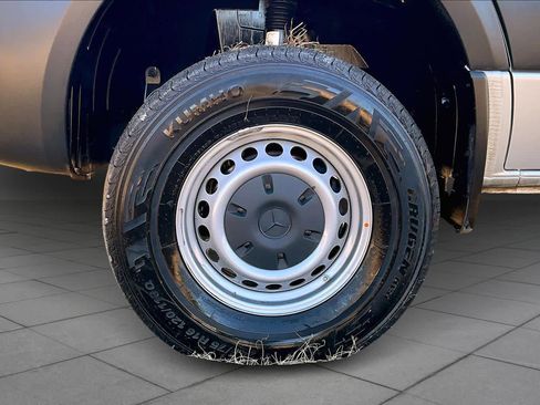 Used 2024 Mercedes-Benz Sprinter 2500 image 9