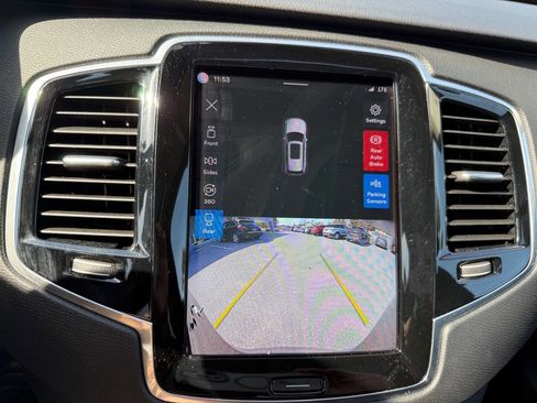 Used 2023 Volvo XC90 B6 Plus image 24