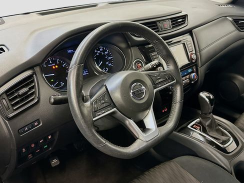 Used 2019 Nissan Rogue SV AWD/4WD image 18