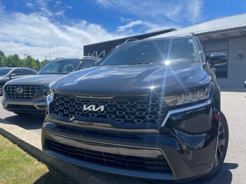 Used 2023 Kia Sorento S w/ Panoramic Sunroof Package AWD/4WD image 4