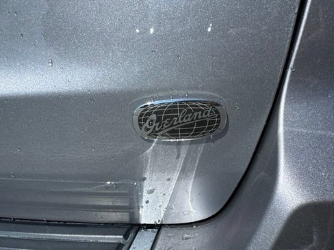 Used 2018 Jeep Grand Cherokee Overland AWD/4WD image 10
