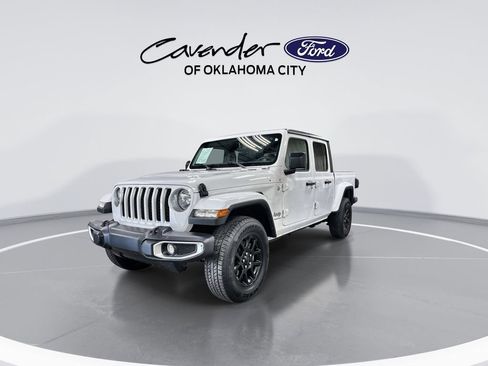 Used 2023 Jeep Gladiator Overland AWD/4WD image 4