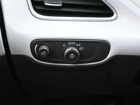 Used 2019 Chevrolet Bolt Premier w/ Infotainment Package FWD image 20