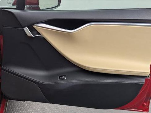 Used 2013 Tesla Model S Performance image 21