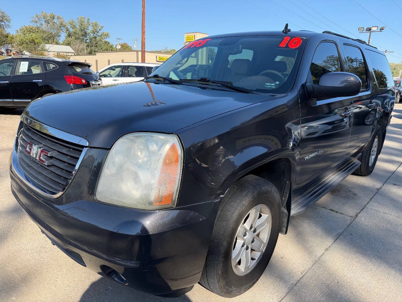 Used 2010 GMC Yukon XL SLT w/ SLT-2 Equipment Package AWD/4WD image 3