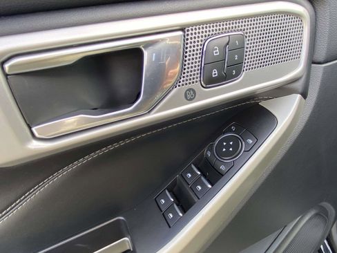 Used 2022 Ford Explorer Limited w/ Equipment Group 301A image 8