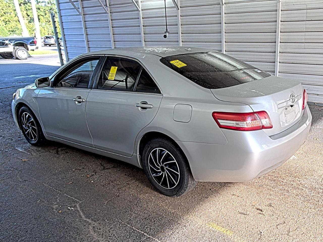Used 2011 Toyota Camry LE FWD image 3