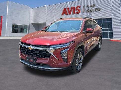 Used 2025 Chevrolet Trax LT w/ LT Convenience Package FWD image 1